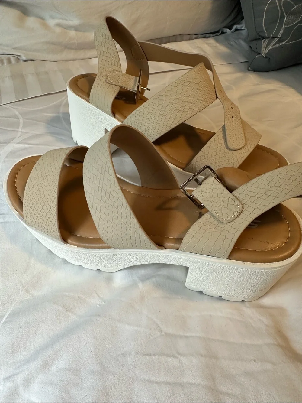 Women’s Beige Chunky Strap Sandals